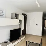 2br & Parking, Promenade Walks *