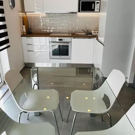 2br & Parking, Promenade Walks