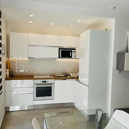 2br & Parking, Promenade Walks * Sliema