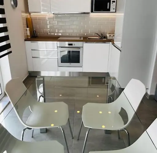 2br & Parking, Promenade Walks